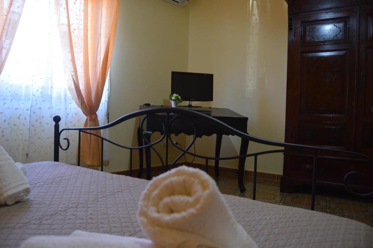 Su Fassoi Cabras Bed & Breakfast ภายนอก รูปภาพ