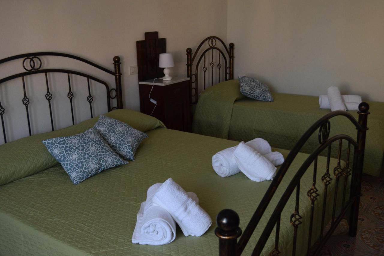 Su Fassoi Cabras Bed & Breakfast ภายนอก รูปภาพ