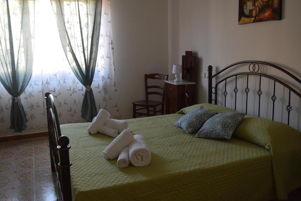 Su Fassoi Cabras Bed & Breakfast ภายนอก รูปภาพ